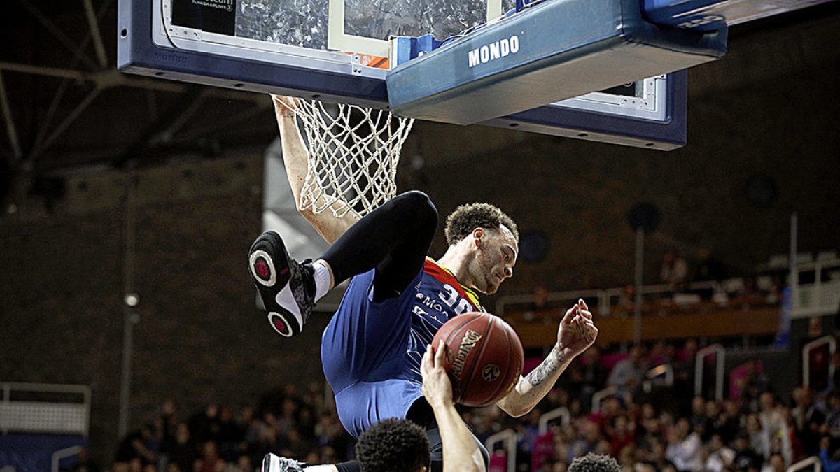 Reggie Upshaw Jr. fitxa pel Reggio Emilia italià