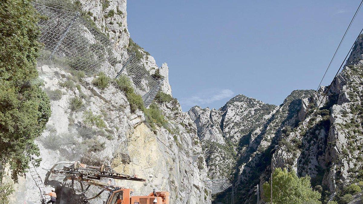 Els veïns de Tres Ponts reclamen explicacions per l'obra del túnel