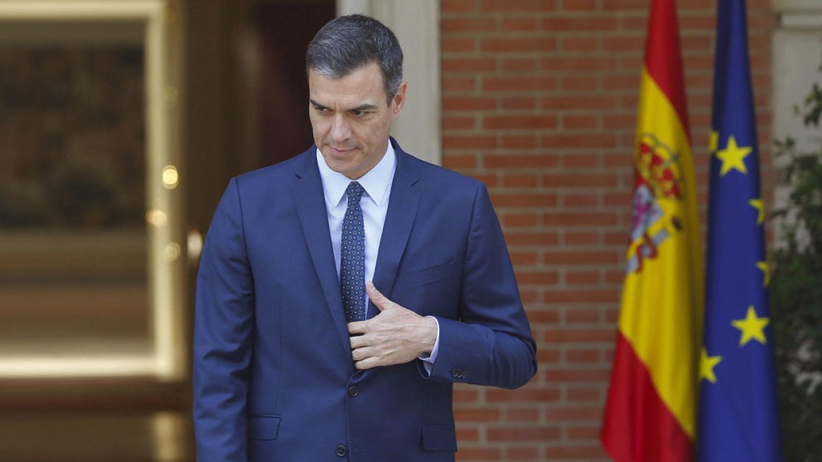 Sánchez convoca els actors socials per convèncer Podem d'un acord