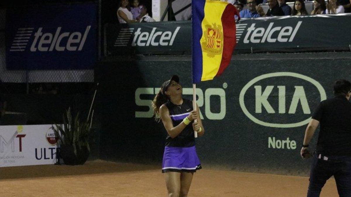 Victoria Jiménez es corona reina del Mundial Juvenil Yucatán