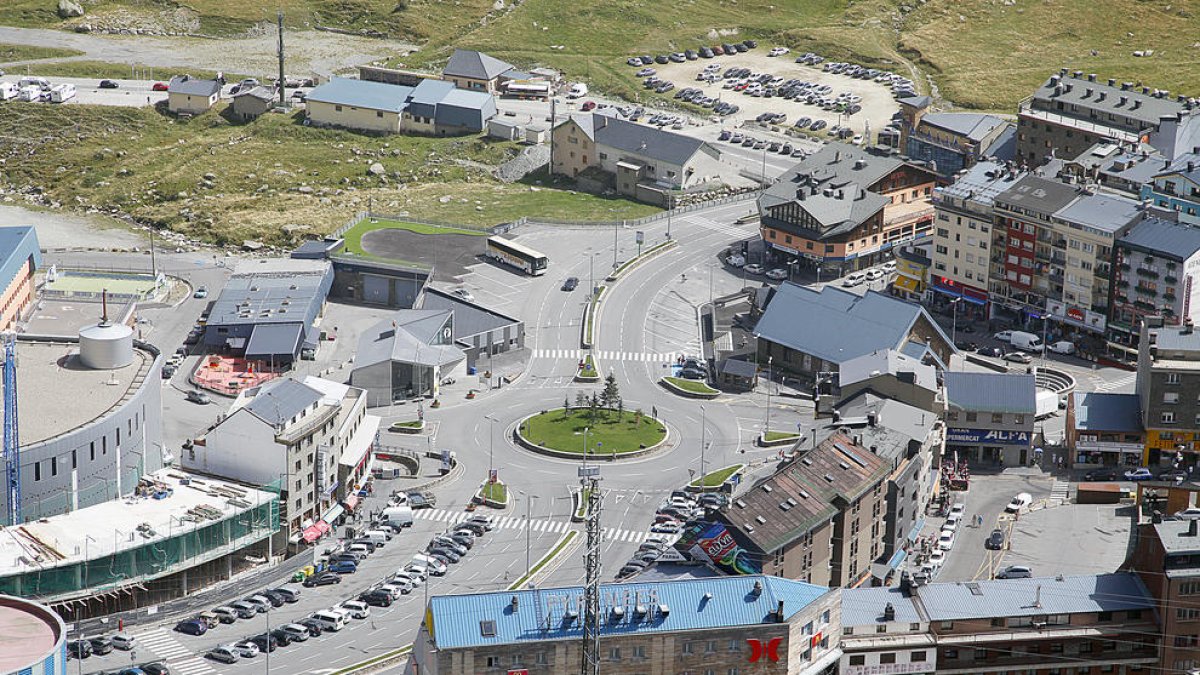 Una jove resulta ferida en un atropellament al Pas de la Casa