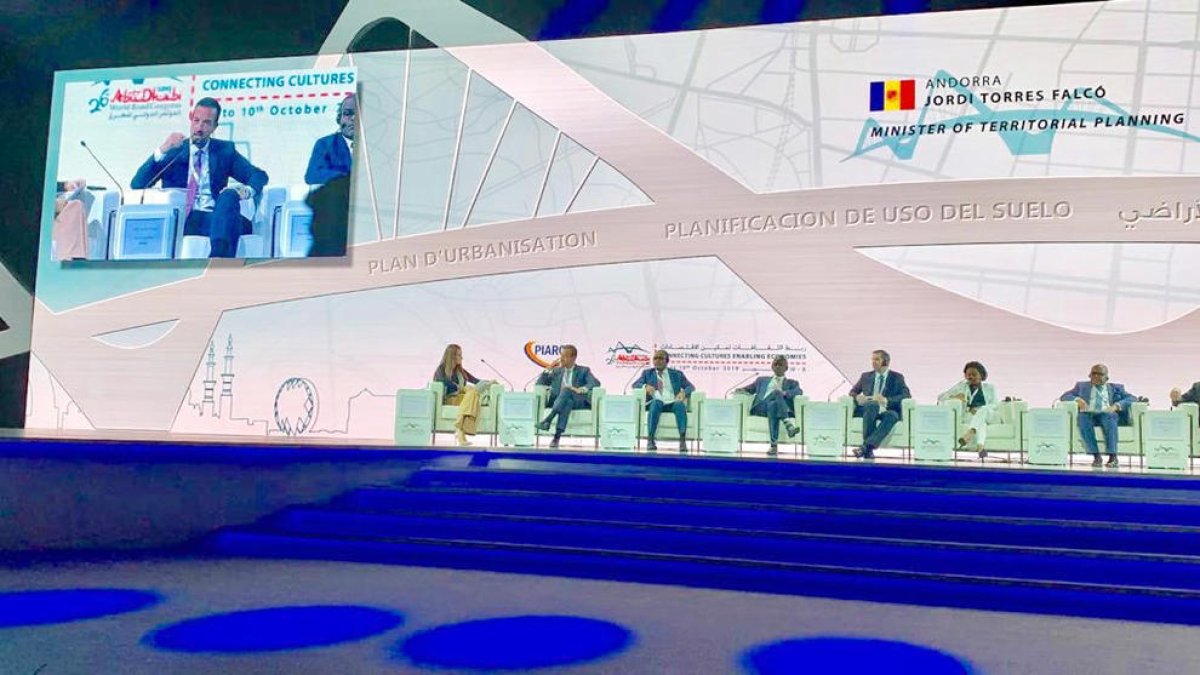 Torres participa en un congrés de carreteres a Abu Dhabi