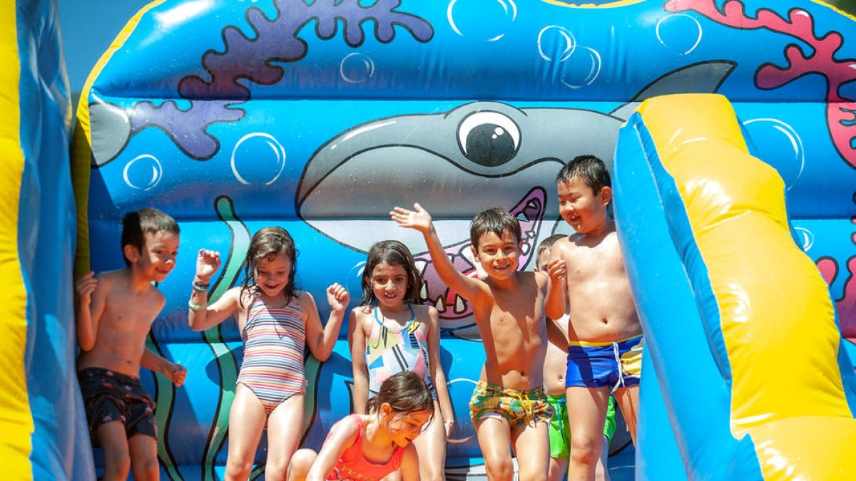El parc aquàtic rep quasi 5.000 persones durant el primer mes d'obertura