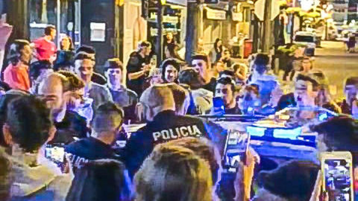 Dubtes sobre l'actuació de la policia a la festa de Sant Julià