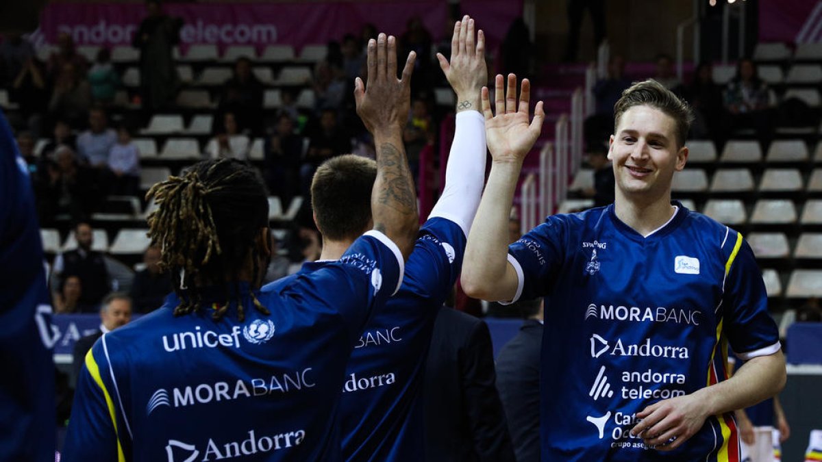 David Walker renova per dues temporades amb el MoraBanc