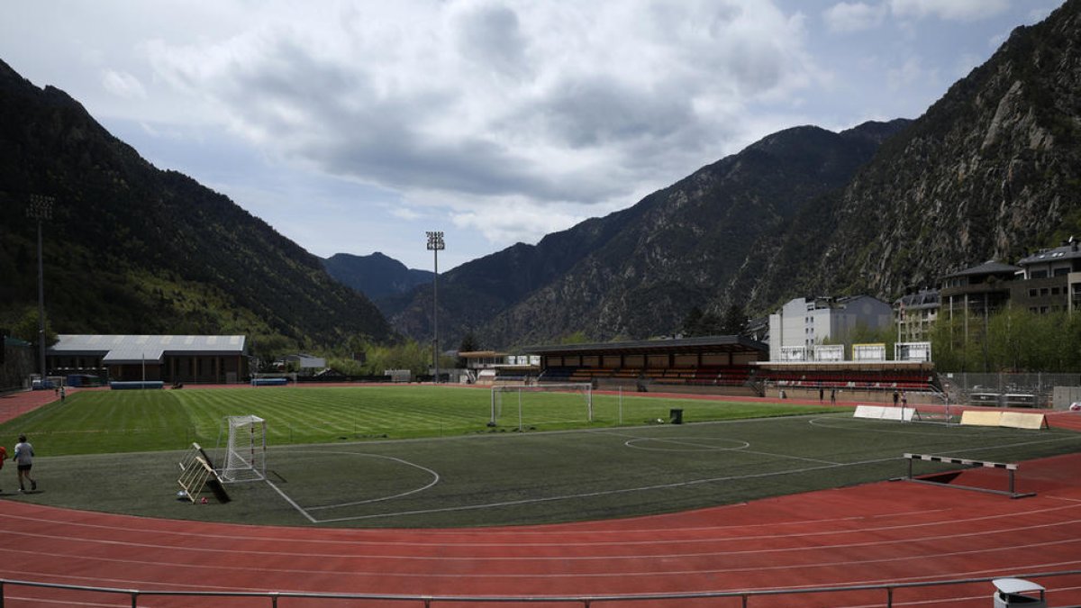 L'Estadi Comunal ampliarà el camp de gespa per fer-lo reglamentari