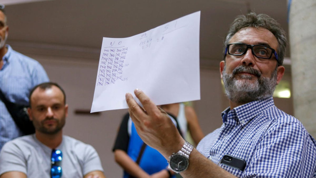 Els vigilants dels controls del Prat inicien avui una vaga indefinida