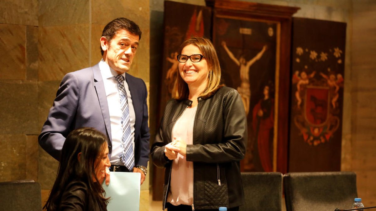 Mortés i Choy encapçalaran una coalició a tres bandes