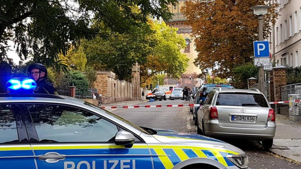 L'atac d'un neonazi a una sinagoga en ple Yom Kippur deixa dos morts