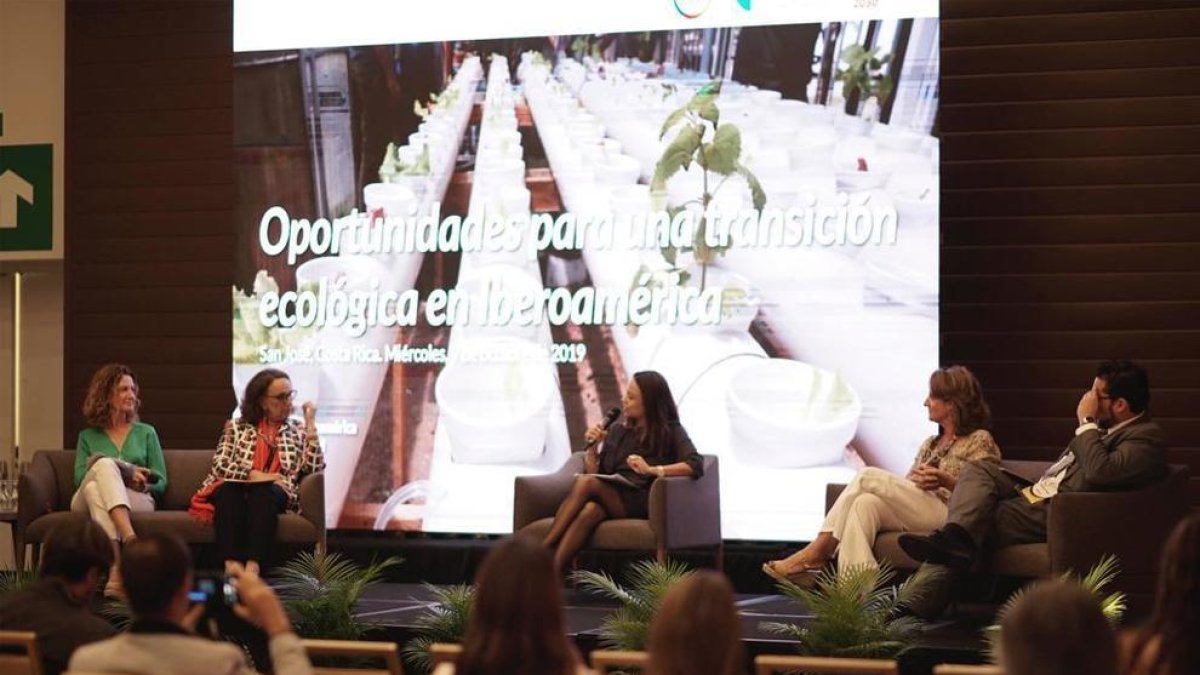 Silvia Calvó participa en una trobada sobre transició energètica a Costa Rica