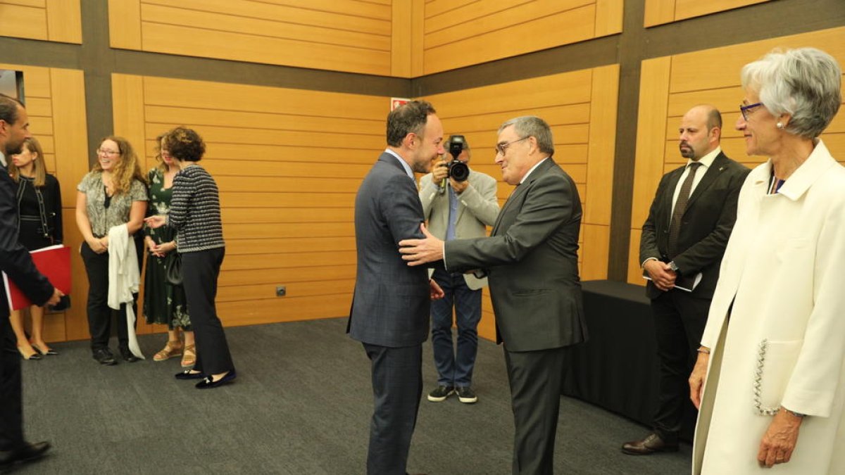 Espot assisteix a la festa nacional d'Espanya