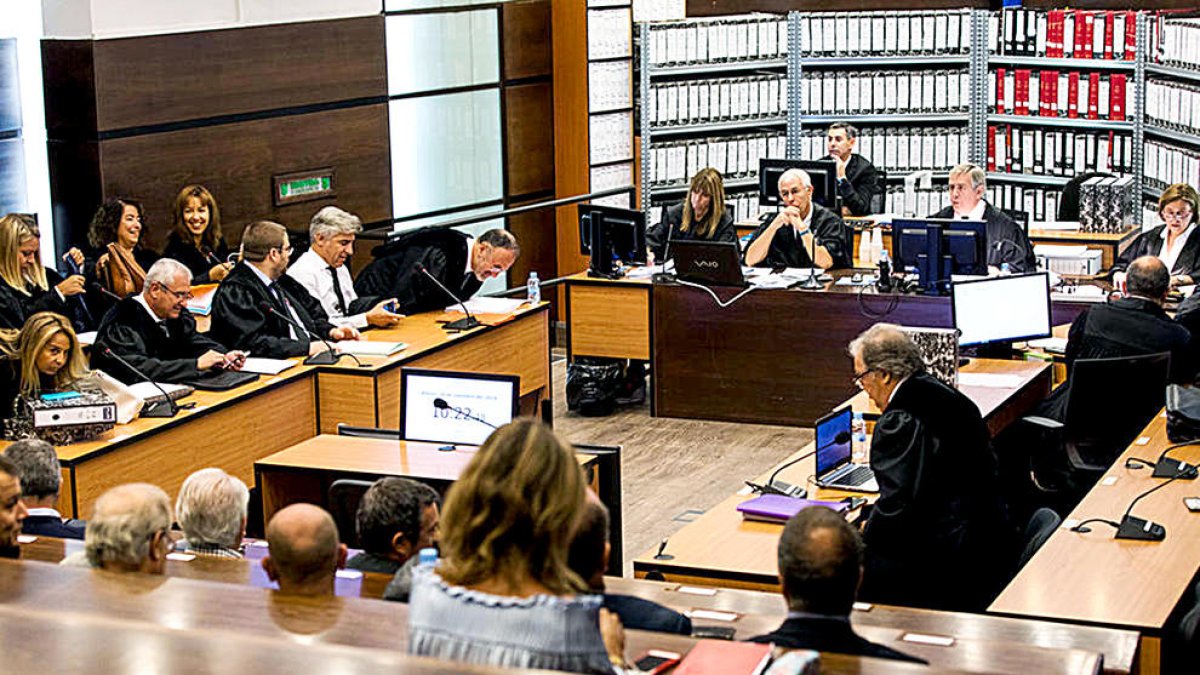 Petits accionistes s'aparten de la causa primera del 'cas BPA' però es reserven la via civil