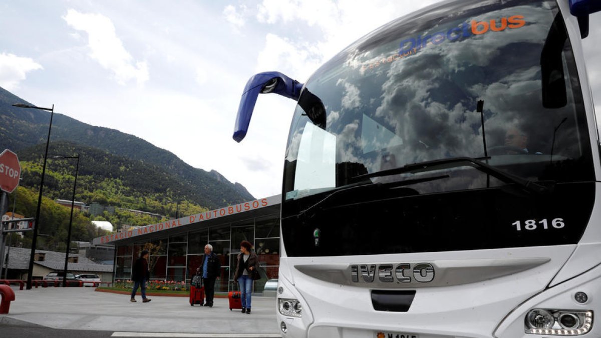Les companyies mantenen totes les línies d'autobús que viatgen a Espanya