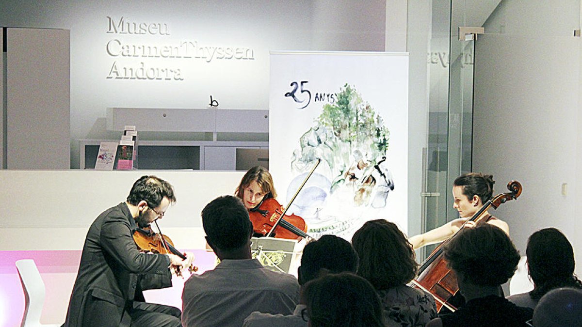 El Trio Goldberg aplega 60 persones al Thyssen