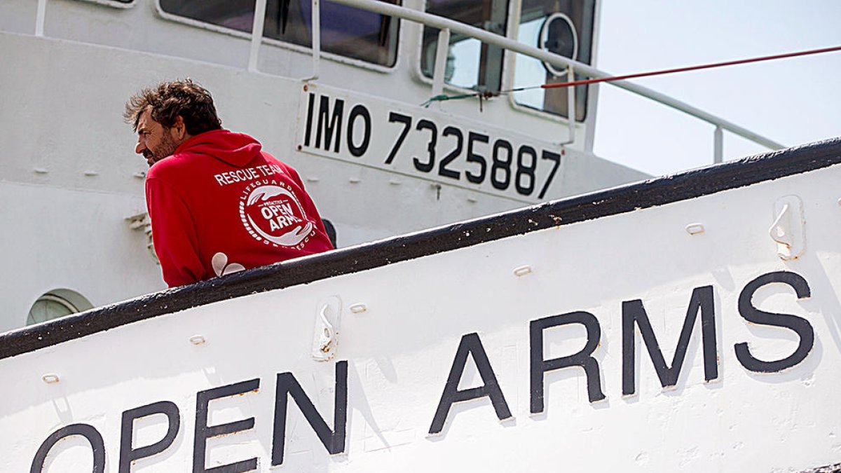 Open Arms alerta que es pot veure obligat a desembarcar sense permís