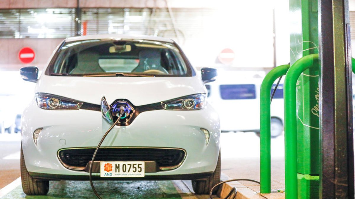 L'Automòbil Club es mostra a favor de fomentar la compra de vehicles elèctrics