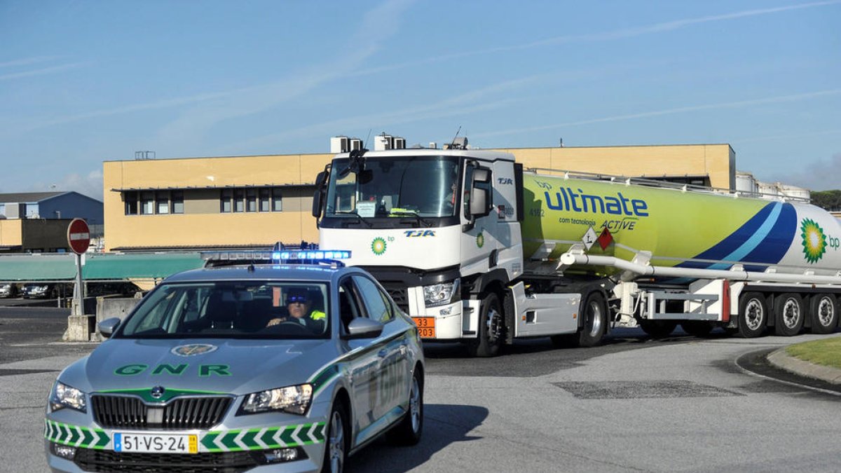 El govern lusità intervé en la vaga de transportistes i mobilitza els militars