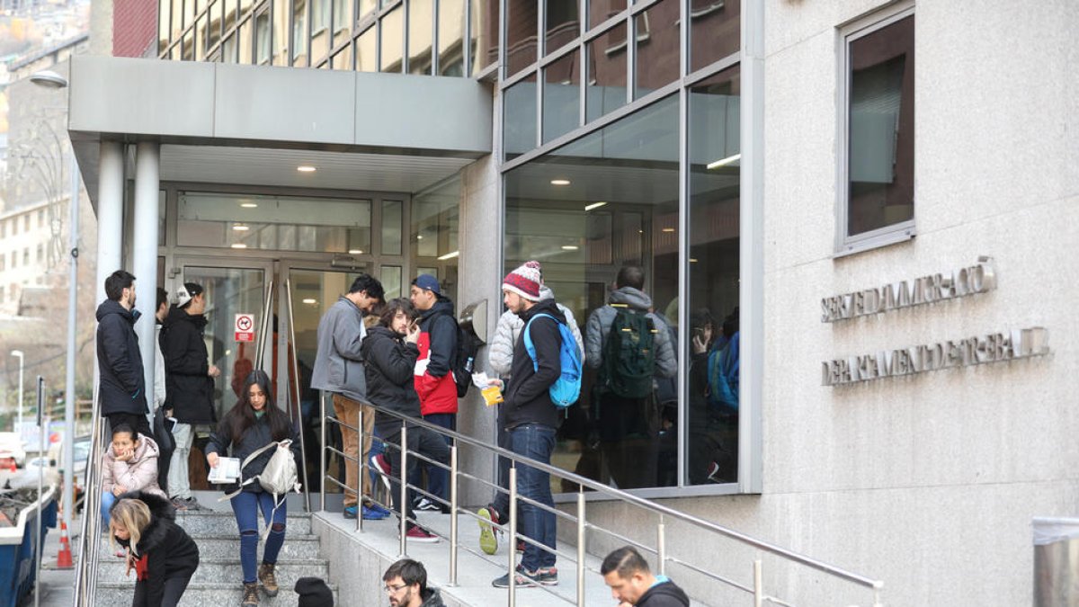 Els temporers denuncien que els fan pagar fiances abusives