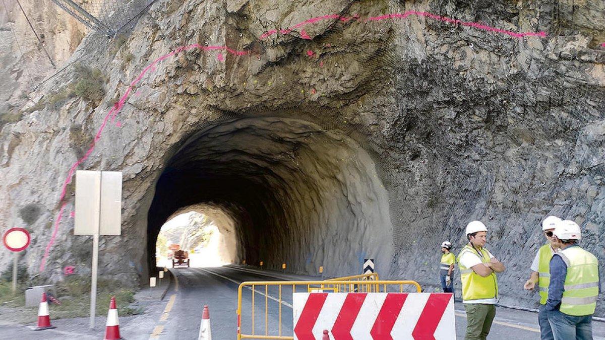 Comencen els treballs per eixamplar l'actual túnel de Tres Ponts