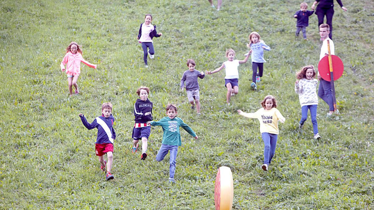 Atrapa el formatge a la festa d'Arinsal