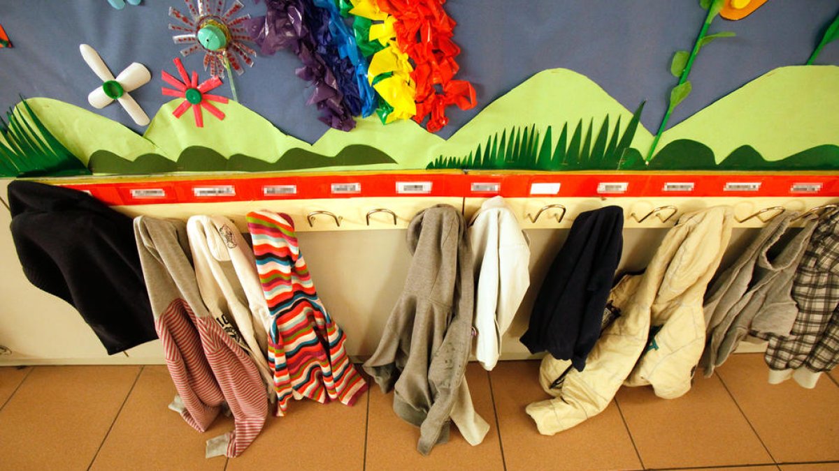 Detingut un mestre del María Moliner per un delicte sexual