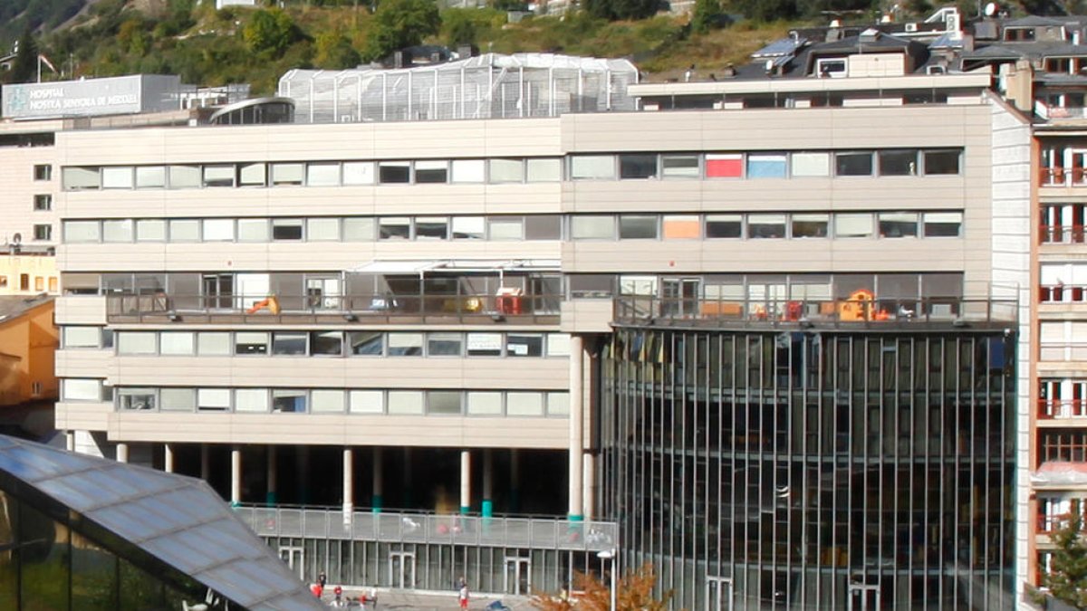 Detingut un professor per presumptes abusos sexuals a alumnes