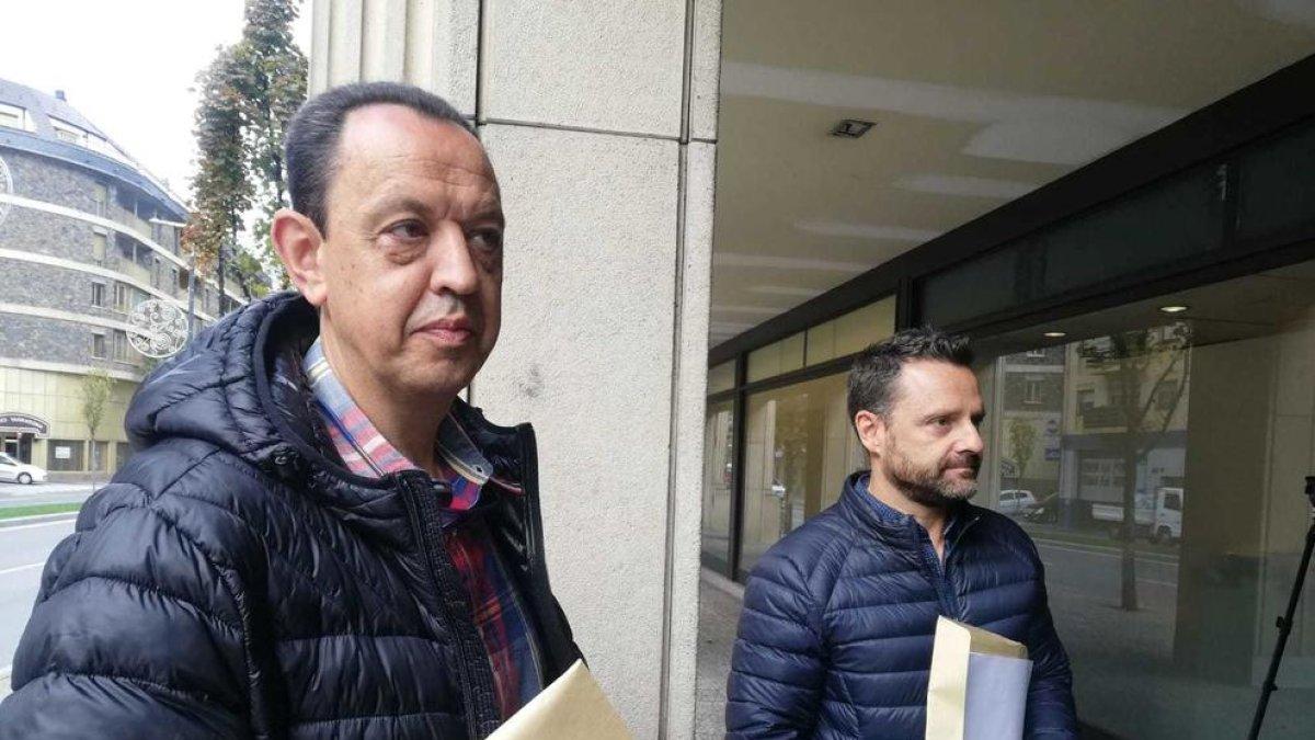Els bombers es queixen que les noves places només cobreixen jubilacions