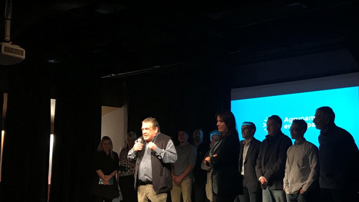 Agrupament critica que la reducció del deute és gràcies a les societats