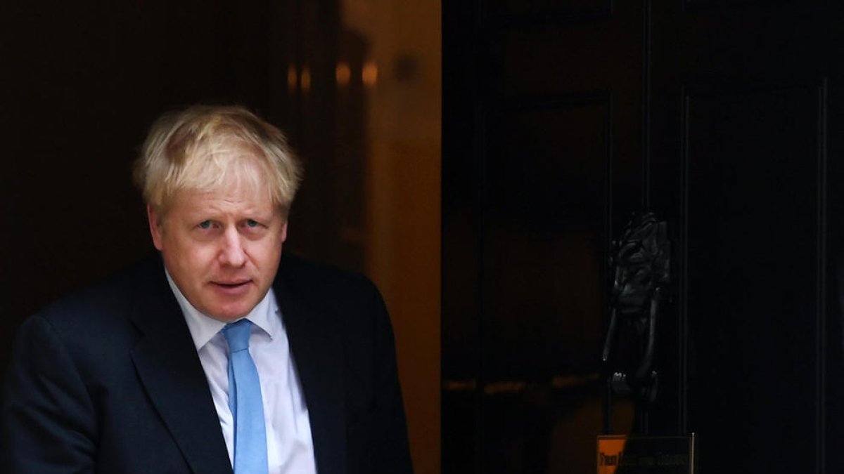 La UE mira a Londres després d'avalar el nou pacte del Brexit