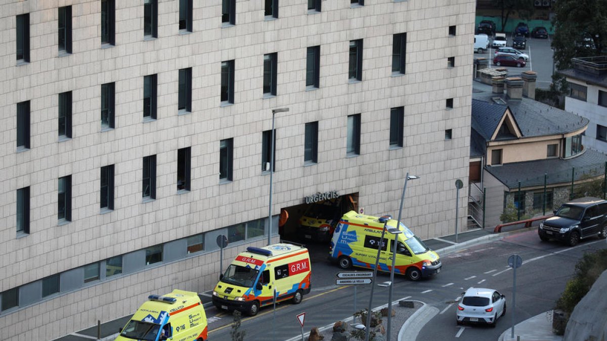 Un motorista resulta ferit greu al perdre el control del vehicle