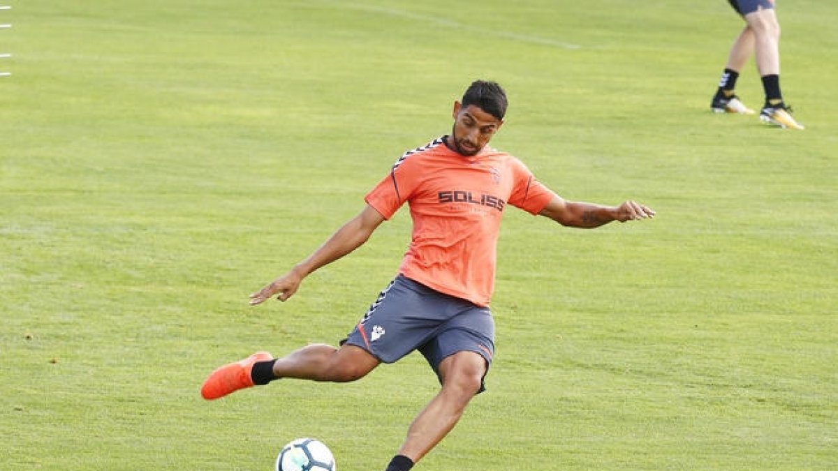 Mickaël Gaffoor tanca l'eix de la defensa de l'FC Andorra