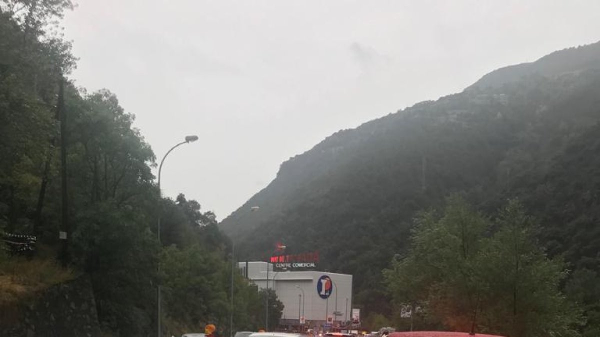 La pluja accelera la purga de la muntanya a la zona de la esllavissada