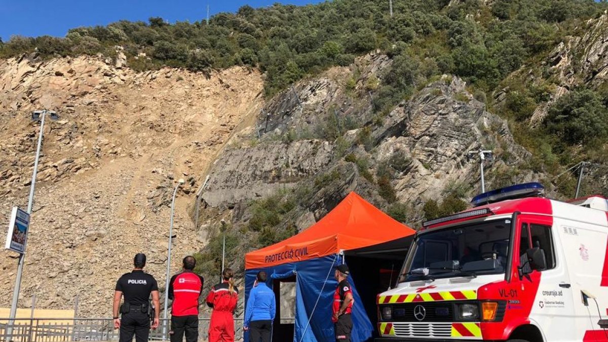 Govern instal·la una bomba per drenar l'aigua de la cubeta