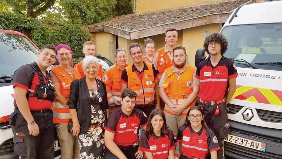 Col·laboració de la Creu Roja en un poble de França