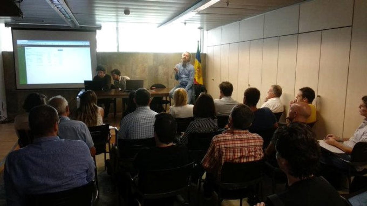 FEDA fa una formació a les companyies de busos sobre la nova aplicació de mobilitat