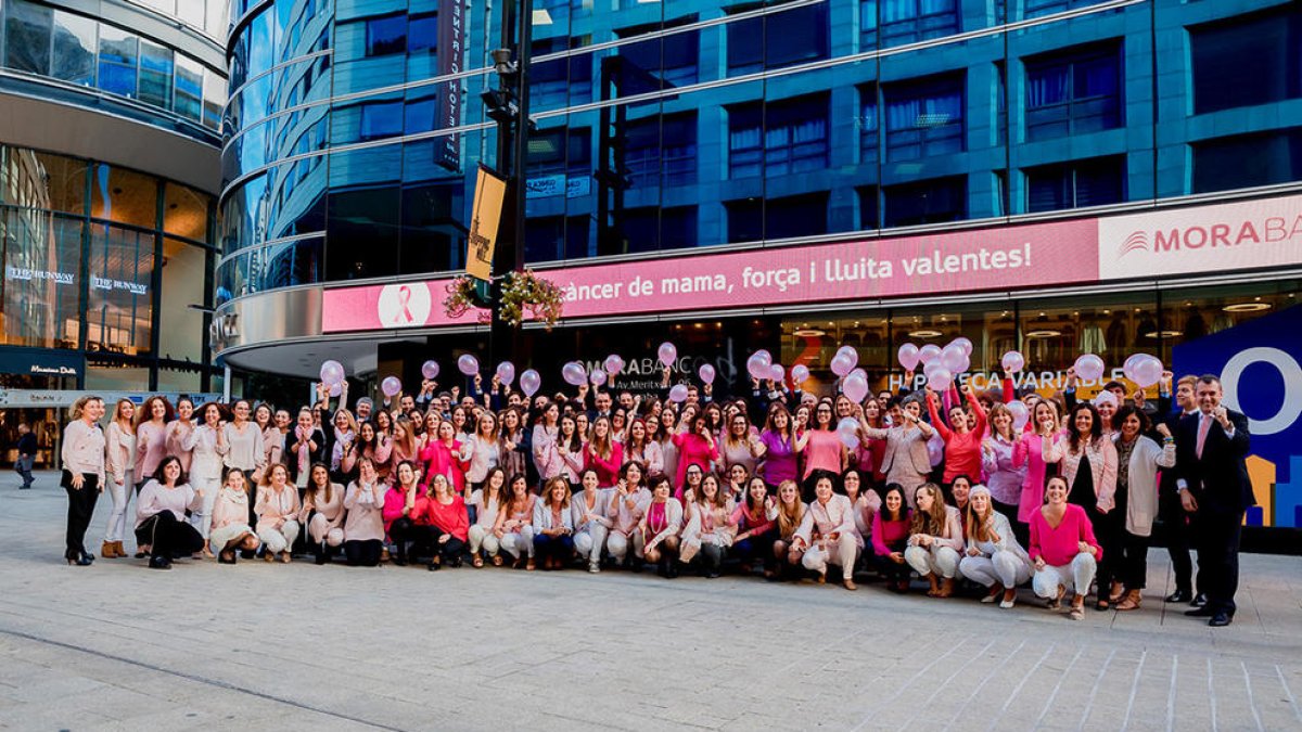 Morabanc surt al carrer contra el càncer de mama
