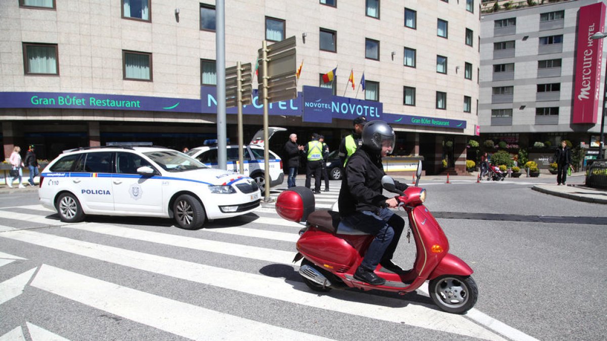 Sancionats vint motoristes per no portar el rebut de l'assegurança
