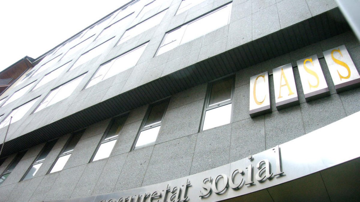 Límits als convenis amb la CASS de professionals forans