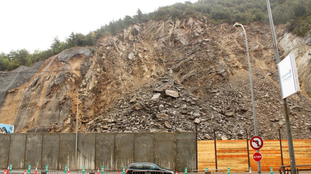 Un mur de formigó armat garantirà la seguretat a la zona de la Portalada