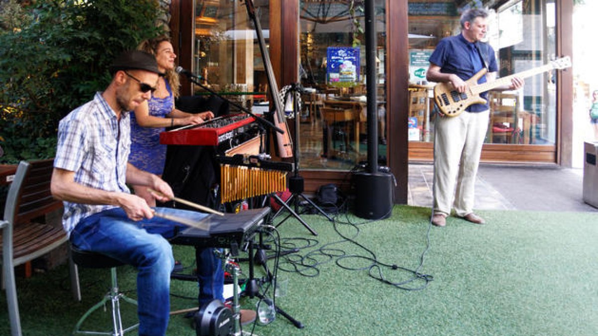 Encamp balla a ritme de bossa nova