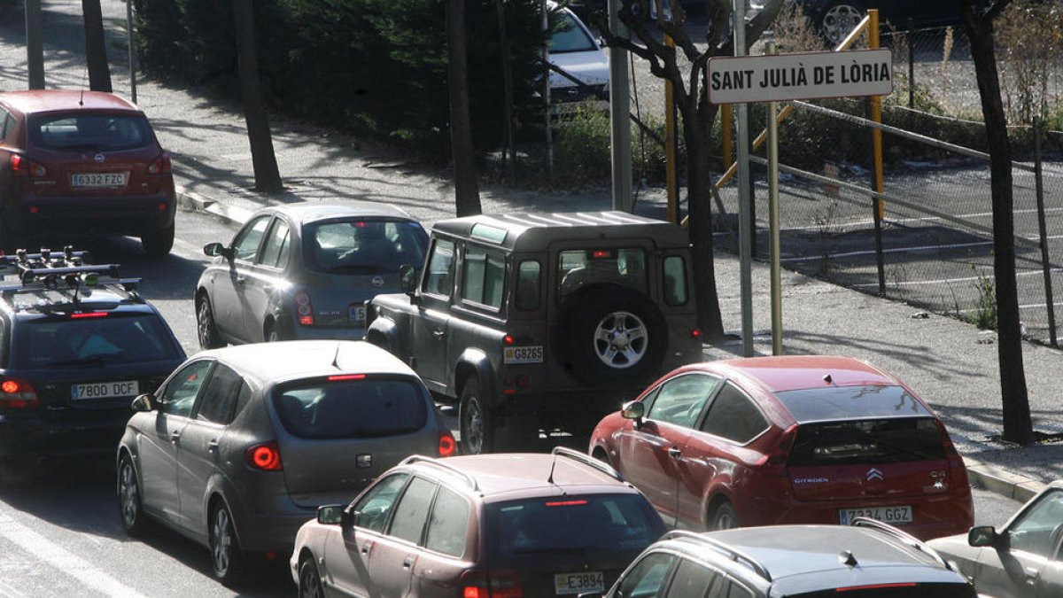 S'endarrereix la data per inscriure els cotxes de baixes emissions