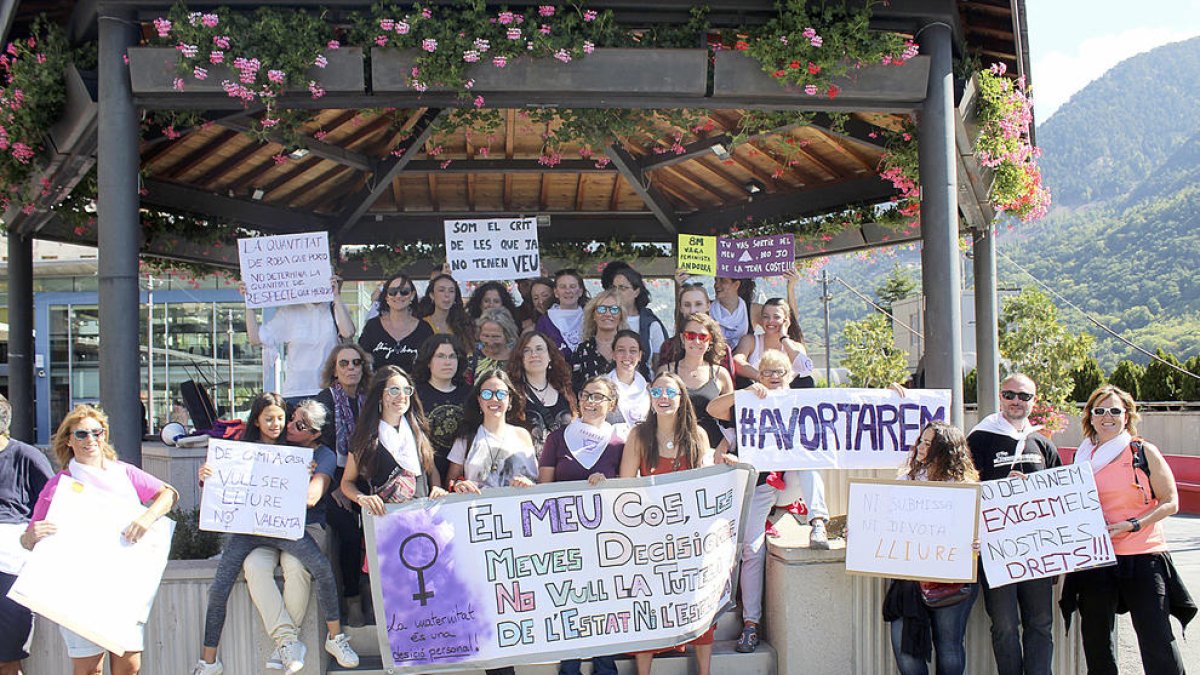 Stop Violències demana reunir-se amb Macron per l'avortament