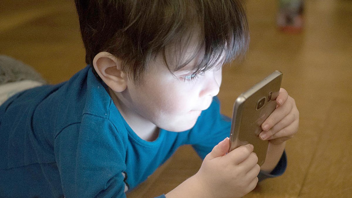 El mínim d'edat de WhatsApp