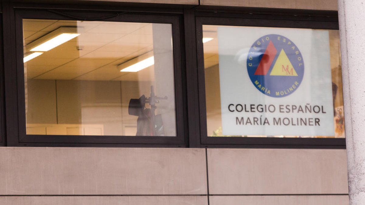 Retirades dues denúncies contra el mestre espanyol