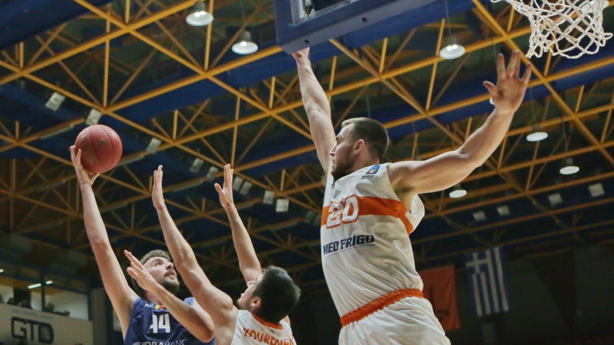 El MoraBanc guanya al Patras per 66 a 80