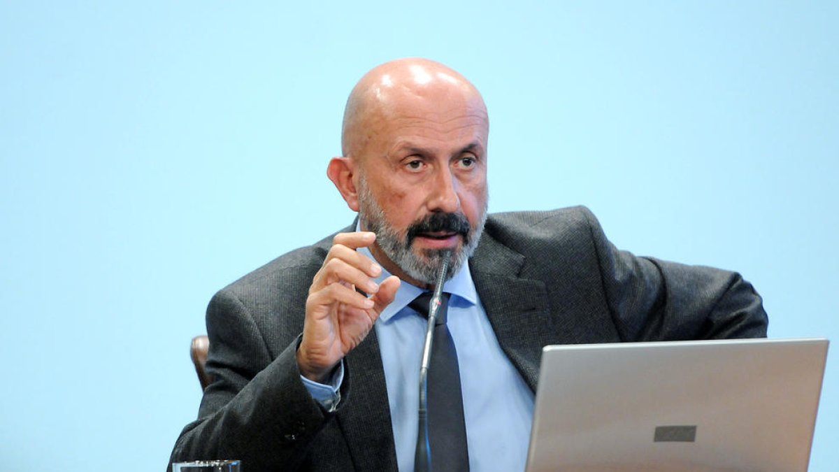 Salut sosté que hi ha un excés d'odontòlegs
i fisioterapeutes exercint al país