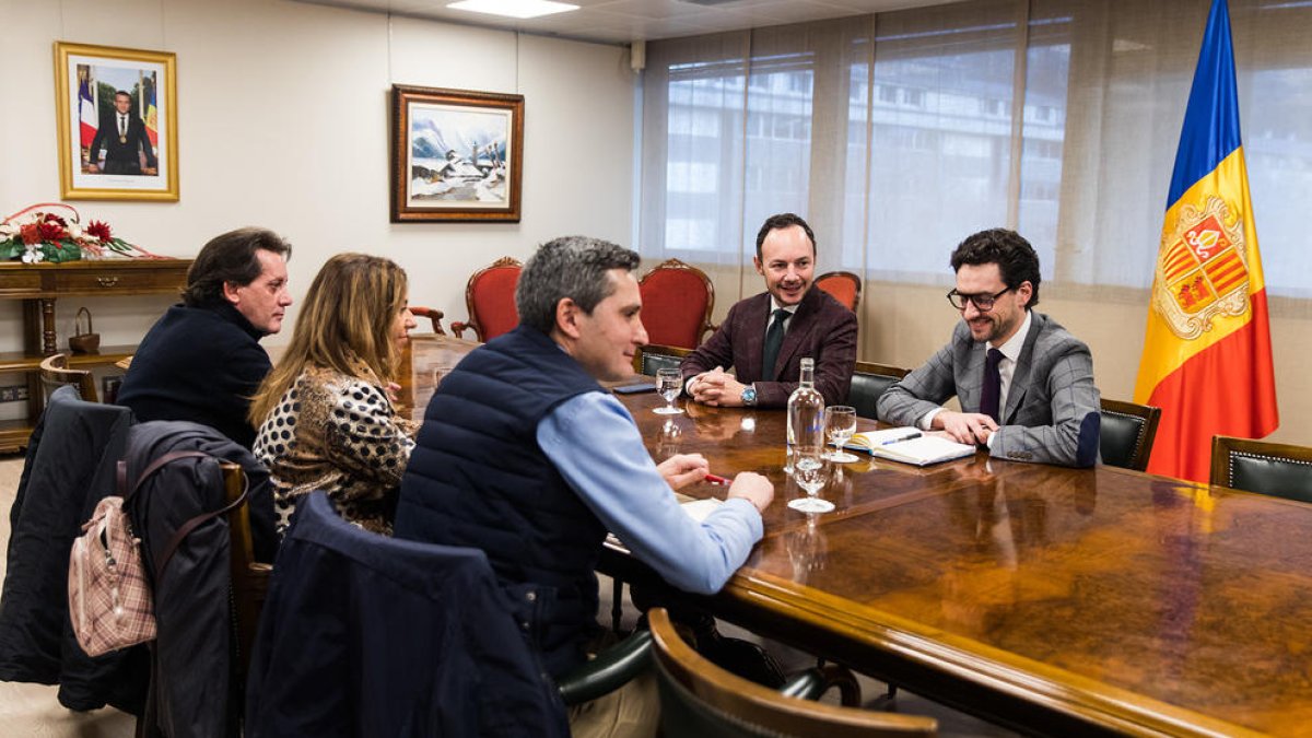 El cap de Govern es reuneix amb treballadors del Punt de Trobada