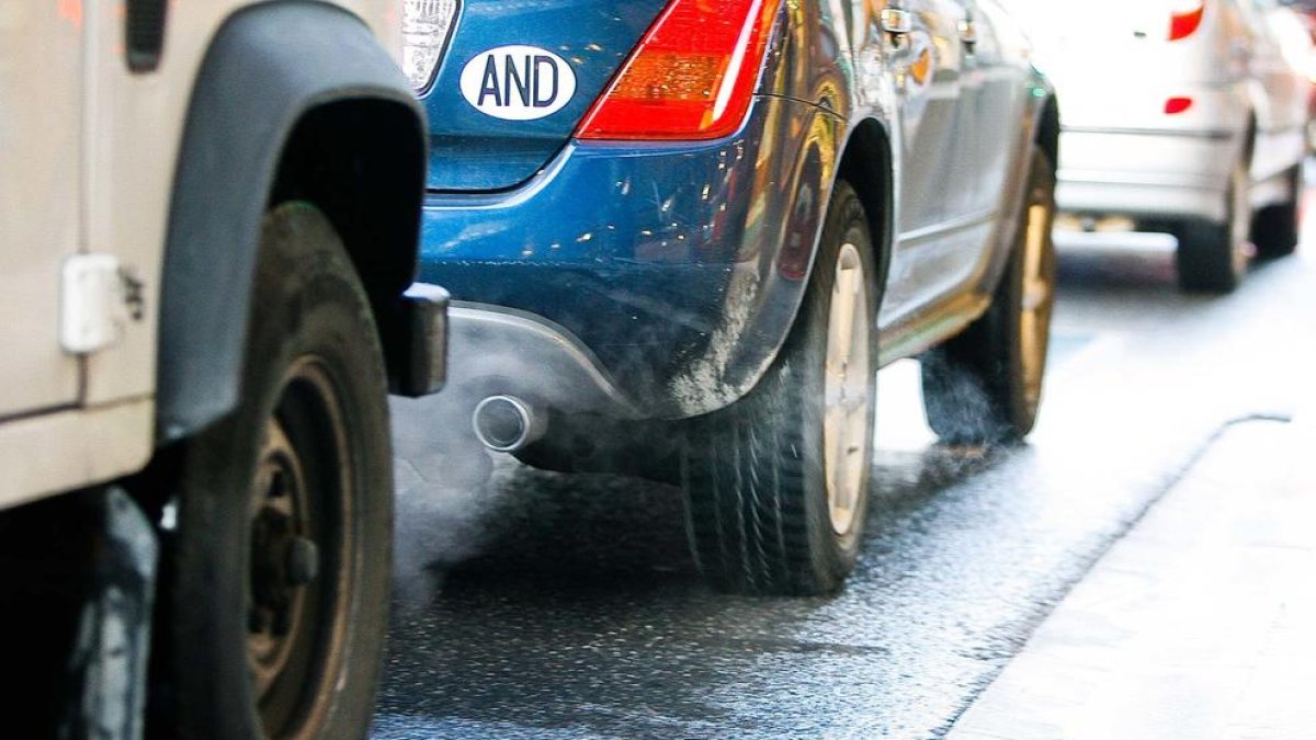 Calvó defensa que es puguin ajustar a les taxes als vehicles contaminants