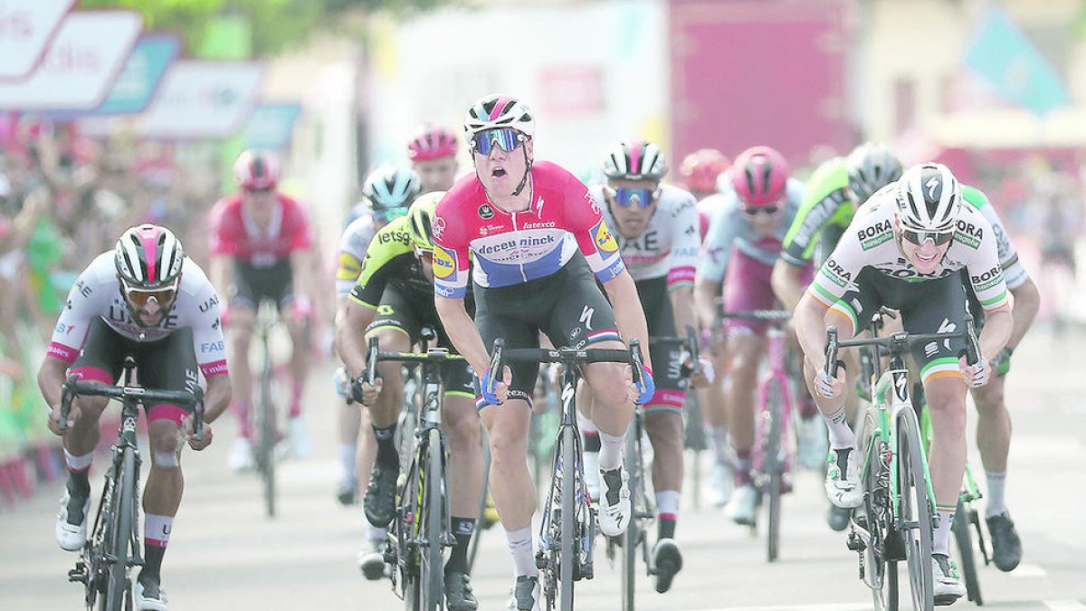 Fabio Jakobsen guanya la quarta etapa de La Vuelta a l'esprint