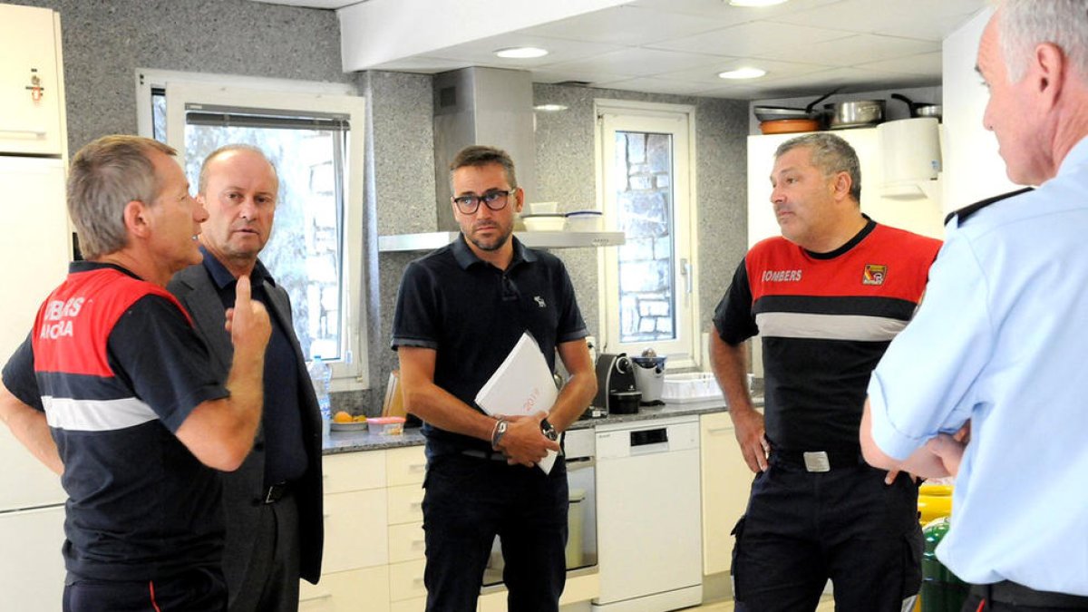 El ministre visita la caserna de la Massana